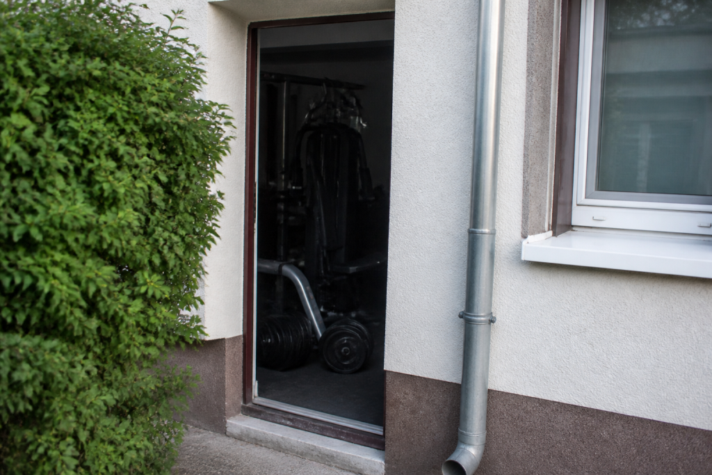 Entree equipement musculation facade residence voisin quartier